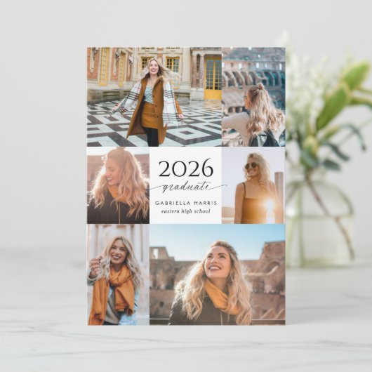 Modern Black + White Script 2026 Graduation 招待状 (スタンド正面)