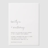 Modern Black & White Script Minimalistic Wedding ベラム紙招待状 (正面)