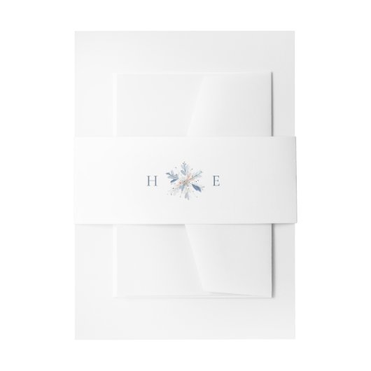 Modern Blue Snowflake Monogram Wedding 招待状ベリーバンド (正面例)