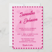 Modern Blush Pink Chevron Stripe QR Code Wedding 招待状 (正面)