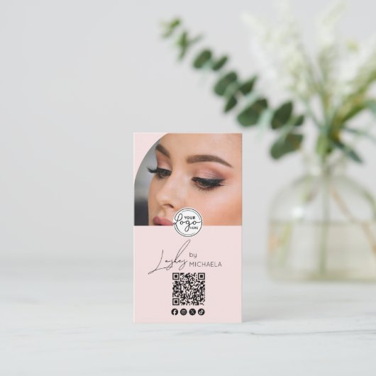 Modern Blush Pink Script Logo QR Code Photo Lashes 名刺 (スタンド正面)