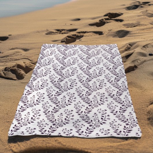 Modern Boho Floral Pattern Plum White ビーチタオル