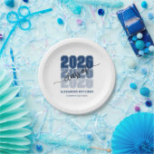 Modern Bold Class 2026 Navy Blue Graduation Party ペーパープレート (パーティー)