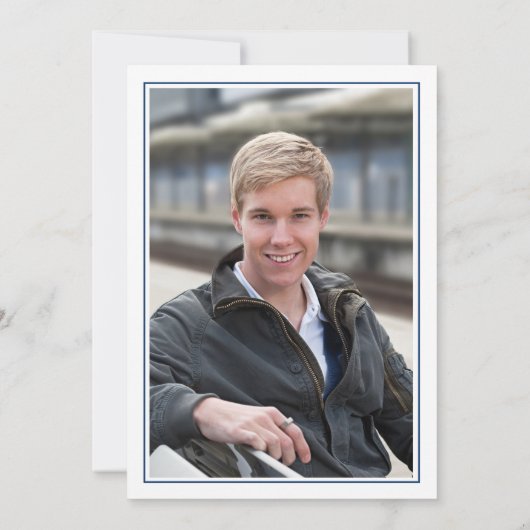 Modern Bold Class of 2026 Navy Blue Graduation 案内状 (裏面)