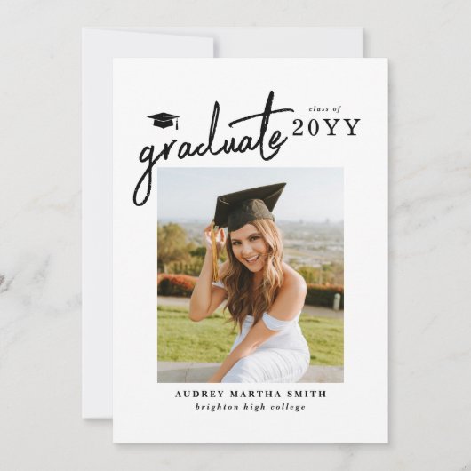 Modern Bold Script Graduate 4 Photo Graduation 招待状 (正面)