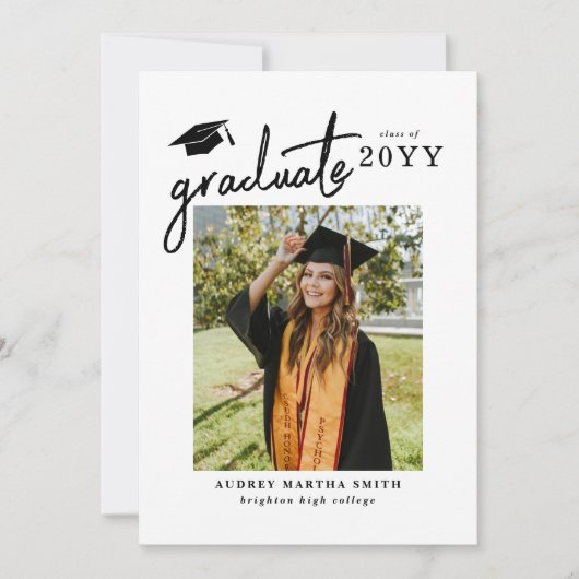 Modern Bold Script Graduate 4 Photo Graduation 招待状 (正面)