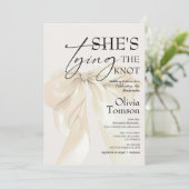 Modern Bow She's Tying the Knot Bridal Shower 招待状 (スタンド正面)