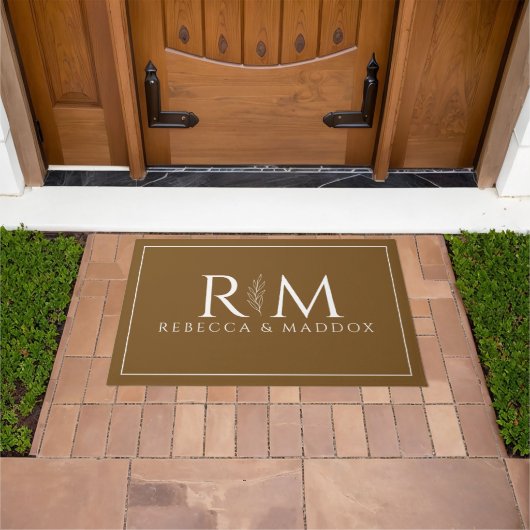 Modern Brown Monogram Door Mat ドアマット (室外)