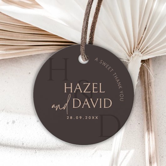 Modern Brown Monogram Minimalist Wedding フェイバータグ