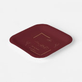 Modern Burgundy Golden Leaflet Border Monogram ペーパープレート (傾斜あり)