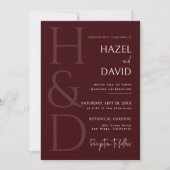 Modern Burgundy Monogram Minimalist Wedding 招待状 (正面)