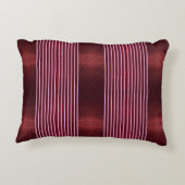 Modern Burgundy Reptile Skin & Stripe アクセントクッション (裏面)