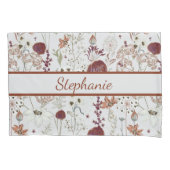 Modern Burgundy Wildflowers | Elegant Boho Floral  枕カバー (正面)