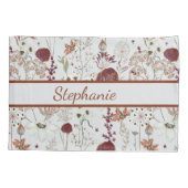 Modern Burgundy Wildflowers | Elegant Boho Floral  枕カバー (裏面)