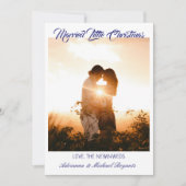 Modern Calligraphy Blue Married Little Christmas シーズンカード (正面)