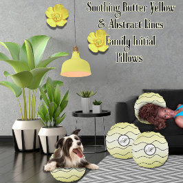 Modern Calligraphy Initial Butter Yellow Ombré ラウンドクッション