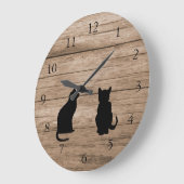 Modern cat silhouettes on rustic dark wood ラージ壁時計 (傾斜)