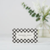 Modern Charcoal & Cream Checkered Pattern 名刺 (スタンド正面)