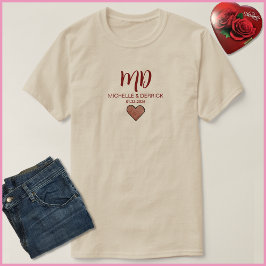 Modern Cherry Red Monogram Husband & Wife Name Tシャツ