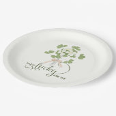 Modern Chic Lucky Shamrock with Bow baby shower ペーパープレート (アングル)