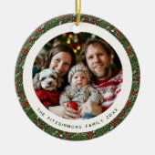 Modern Christmas Holly Foliage Family Photo セラミックオーナメント (正面)