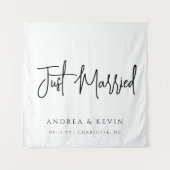 Modern Classy Wedding Just Married Welcome Sign タペストリー (正面)