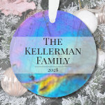 Modern Colorful Stone Stylish Family Name オーナメント<br><div class="desc">そして素晴らしカラフルの虹の輝くラブラドーライト石の写真は、デザインとのための完璧なシンプル背景をモダン作る。青、紫、ピンク、黄実在色、緑の天然のラブラドーライト結晶のクローズアップ。あなたの家族の名前と年を追加する書(または2つの文字ボックスに何でも)、またはそれらを削除しもして、ちょうど美しい結晶の写真を望むボックス。ラブラモダンドラカラフルスタイリッシュドライトストーンファミリー名オーナメント</div>