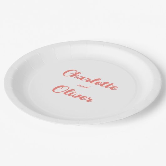 Modern Coral Pink Script Wedding Party ペーパープレート (アングル)