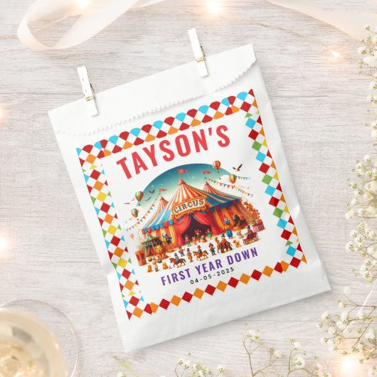 Modern Cute Circus Carnival 1st Birthday フェイバーバッグ (クリップ留めされた状態)