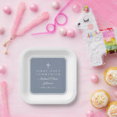 Modern Dusty Blue Cross Boy First Communion ペーパープレート (パーティー)