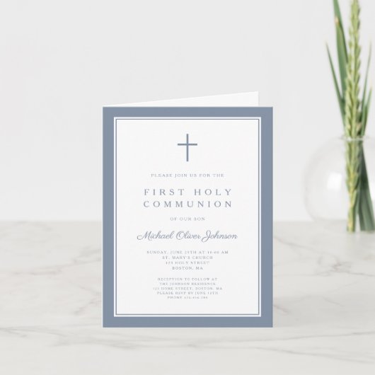 Modern Dusty Blue Cross Boy First Holy Communion 招待状 (正面)