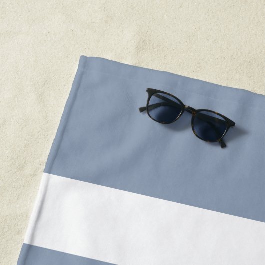 Modern Dusty Blue Striped Name ビーチタオル (インサイチュ)