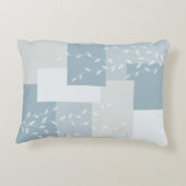 Modern Dusty Blue White Botanical Accent Pillow アクセントクッション (裏面)
