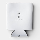 Modern Editorial Serif Monogram Wedding Can Cooler 缶クーラー (正面)