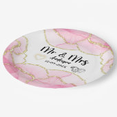 Modern Elegant Pink and Gold Mr and Mrs Wedding  ペーパープレート (アングル)