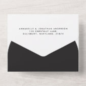 modern elegant script black and white arch wedding オールインワン招待状 (裏面)