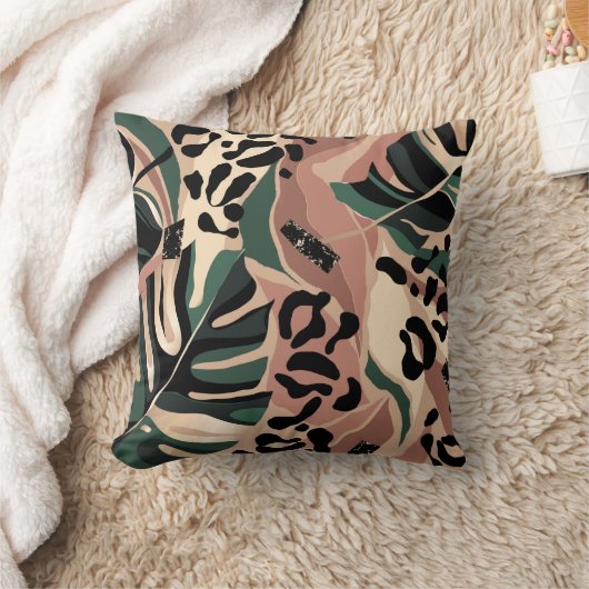 Modern exotic pattern with leopard skin. Creative クッション (ブランケット)