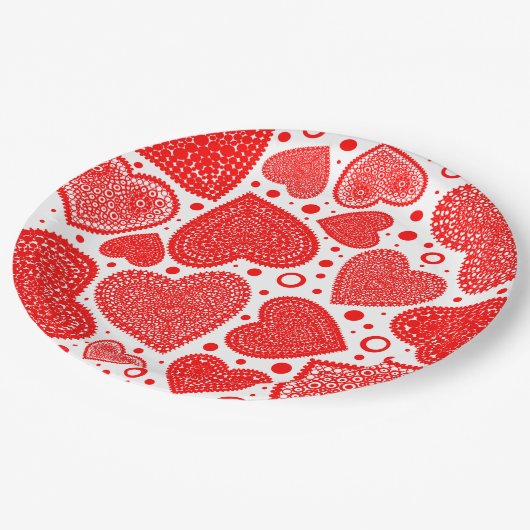 Modern Fancy Red Graphic Hearts Pattern ペーパープレート (アングル)