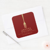 Modern Faux Gold Fork Catering Logo on Red スクエアシール (封筒)
