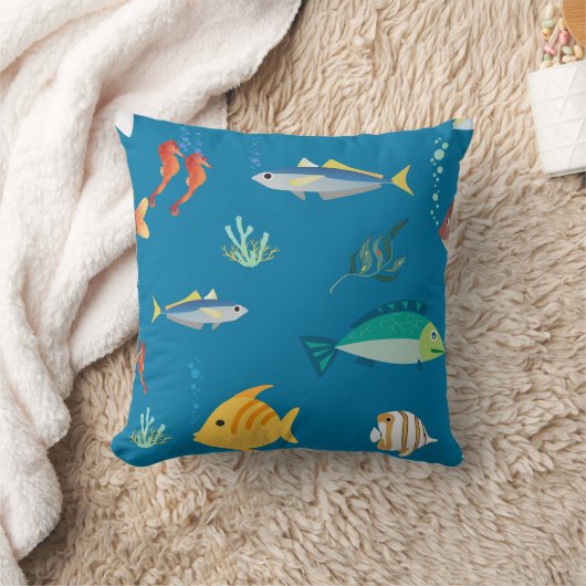 Modern Fish and Seahorse illustrated Pattern Blue クッション (ブランケット)