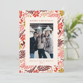 Modern Floral Border Warm Red Christmas Photo シーズンカード (スタンド正面)