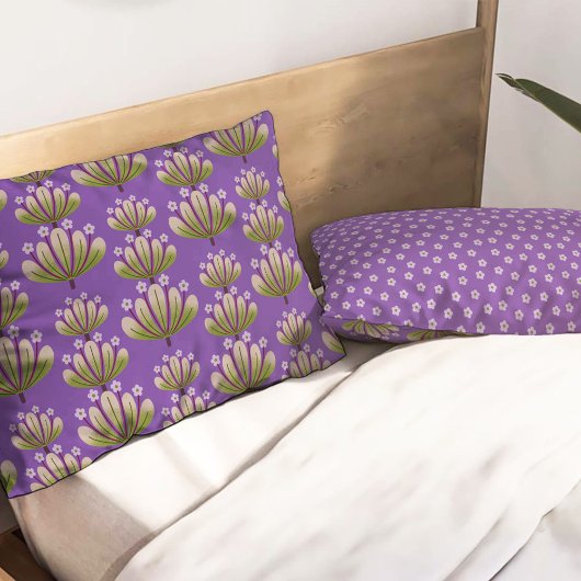 Modern Floral Pattern in Purple and Green 枕カバー