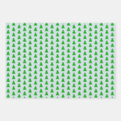 Modern Geometric Christmas Trees on Green on Blue ラッピングペーパーシート (正面)