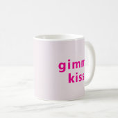 Modern Gimme Kiss | Typography Pink Text  コーヒーマグカップ (正面右)