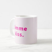 Modern Gimme Kiss | Typography Pink Text  コーヒーマグカップ (正面左)
