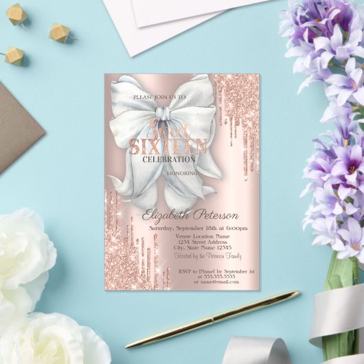 Modern Glitter Drips Bow Rose Gold Sweet 16 アクリル招待状 (インサイチュ (ウェディング))