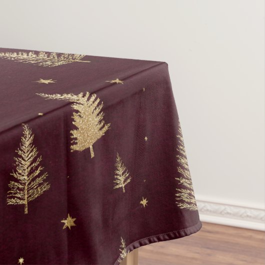 Modern Gold Christmas trees pattern on burgundy テーブルクロス (インサイチュ)