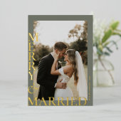 Modern Gold Sage Green Merry Married Photos Script 箔シーズンカード (立ち正面)
