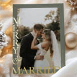Modern Gold Sage Green Merry Married Photos Script 箔シーズンカード<br><div class="desc">Celebrate your first holiday season as newlyweds in style with this Modern Merry & Married Christmas Card. Featuring a bold, modern Merry & Married script in shimmering faux gold foil, sleek typography, and space for two favorite wedding or engagement photos, this design is the perfect blend of elegant and contemporary....</div>