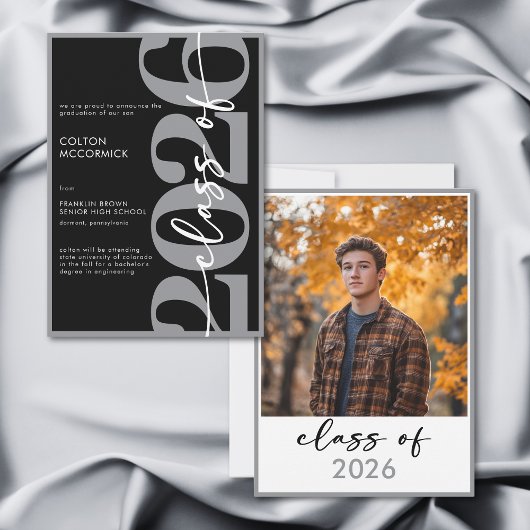 Modern Gray Typography Graduation Announcement 招待状